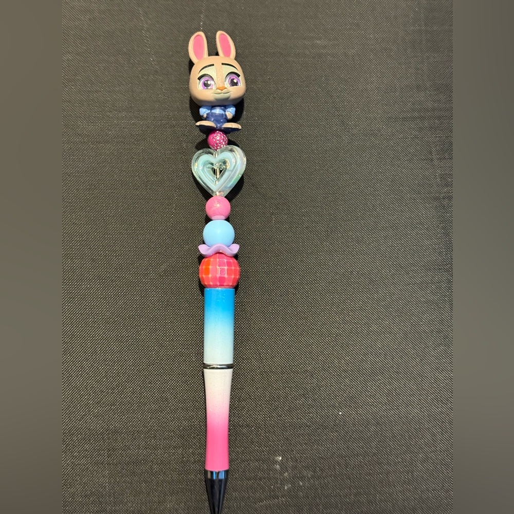 🏰 Disney Doorable Handmade Officer Judy Hopps (Zooropia) Pen✍️